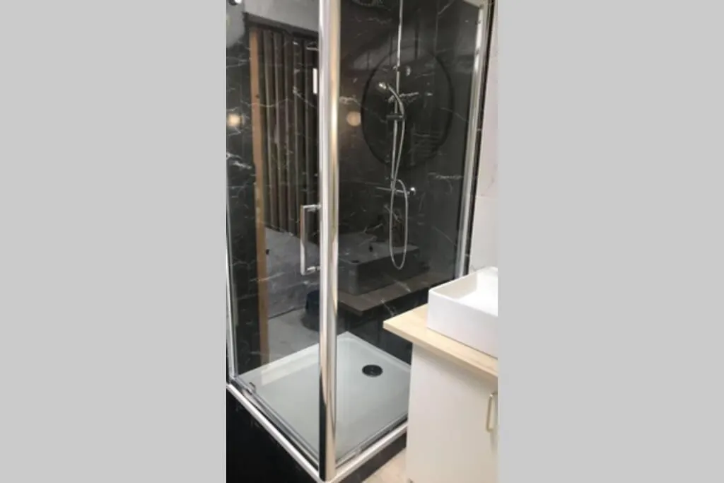 Apartment Studio ,Centre Historique , Entree Autonome Montelimar France